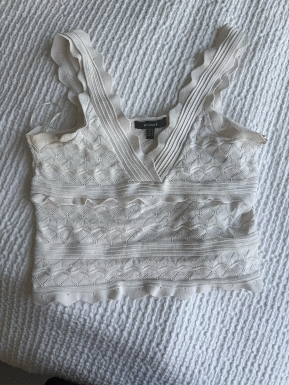 Studio F Cream Knit V-Neck Scalloped Strap Camisole